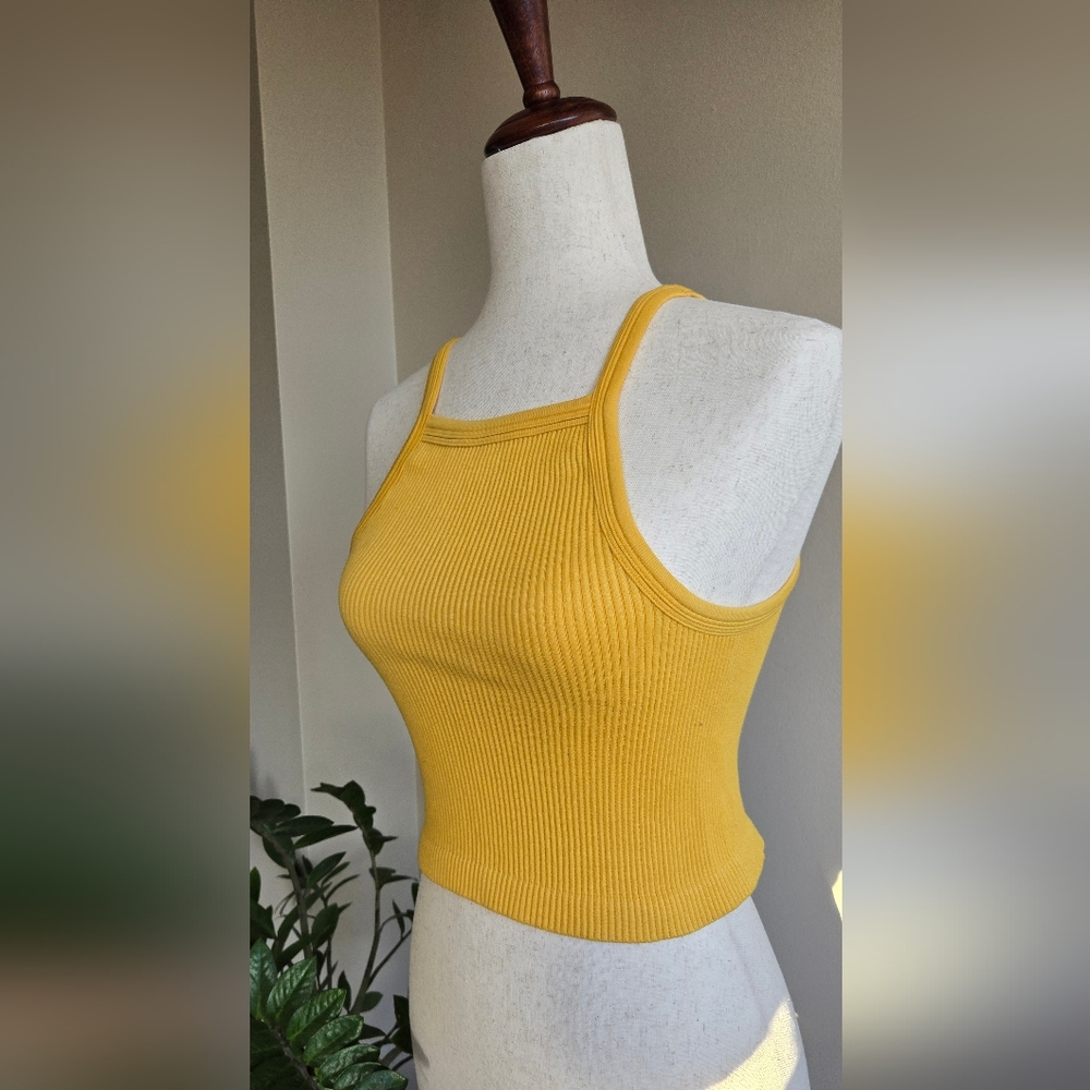 Forever 21 Ribbed Yellow Crop Top - Size Medium - Picture 3 of 5